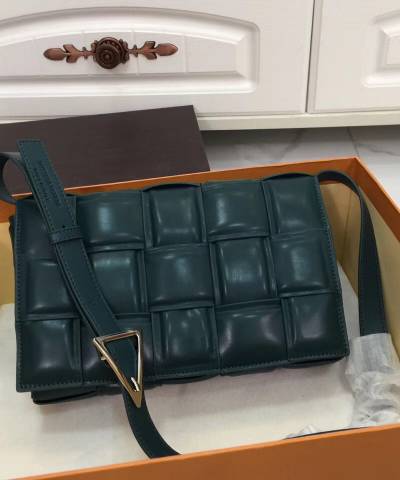 Сумка Bottega Veneta Padded Cassette Bag Dark green